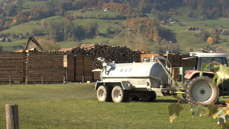 Switzerland-spreading-manure