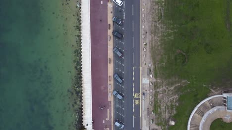 Drone-Shot-Mirando-Hacia-Abajo-Y-Rastreando-La-Carretera-Costera-Parte-2-De-2
