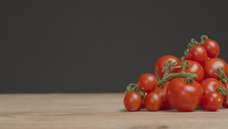 Sliding-Shot-Revealing-Pile-of-Tomatoes-01