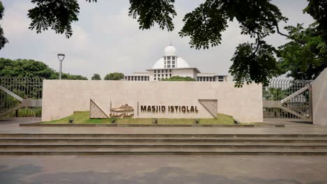 Long-Shot-of-Istiqlal-Mosque