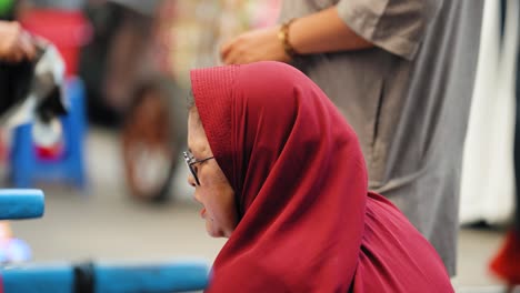 Mid-Shot-of-Woman-Shopping-in-Jakarta
