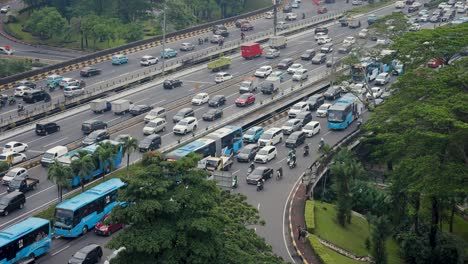 Wide-Shot-of-Busy-Commuter-Traffic-In-Jakarta