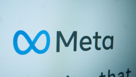 Kamerafahrt-Beim-Meta-Logo-Übergang