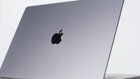 Apple-MacBook-Pro-M1-02