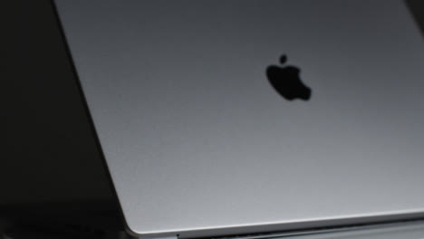 Close-Up-Shot-of-Rotating-Brand-New-Apple-MacBook-Pro-06
