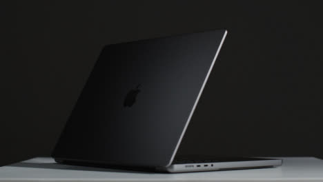Apple-MacBook-Pro-M1-09
