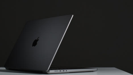 Apple-MacBook-Pro-M1-10