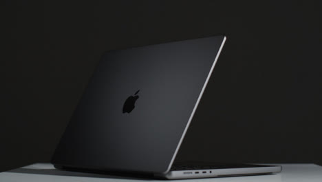 Apple-MacBook-Pro-M1-11
