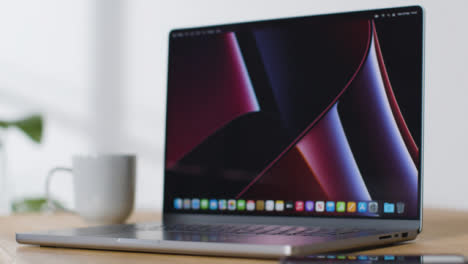 Sliding-Shot-of-Brand-New-Apple-MacBook-Pro-On-Desk-04