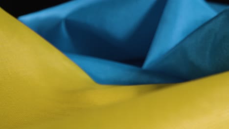 Kamerafahrt-Der-Gekräuselten-Ukrainischen-Flagge