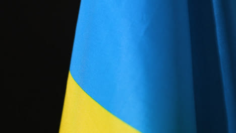Kamerafahrt-Der-Ukrainischen-Flagge