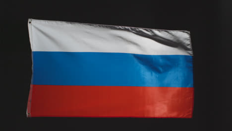 Wide-Shot-of-Flying-Russian-Flag-01