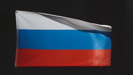 Wide-Shot-of-Flying-Russian-Flag-02