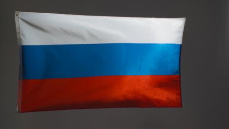 Wide-Shot-of-Flying-Russian-Flag-04