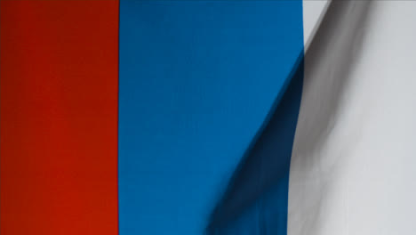 Nahaufnahme-Einer-Hängenden-Russischen-Flagge-02