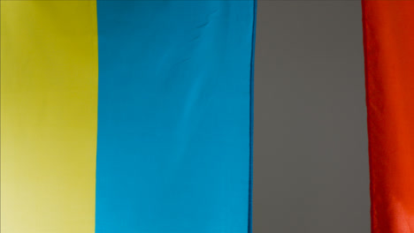 Kamerafahrt-Hängender-Ukrainischer-Und-Russischer-Flaggen-02