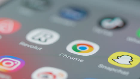 Tracking-Close-Up-to-Chrome-and-Other-Apps-on-Mobile-Phone