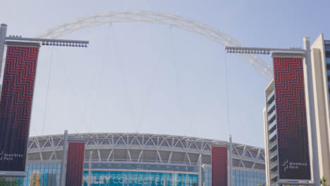 Tracking-Shot-of-Wembley-Stadium-01