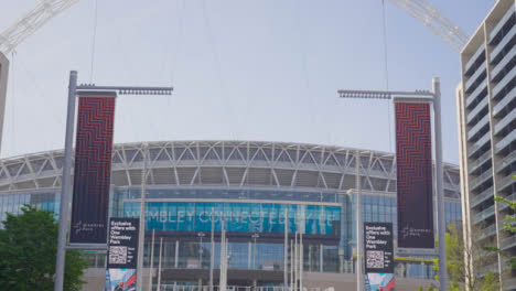Tracking-Shot-of-Wembley-Stadium-02