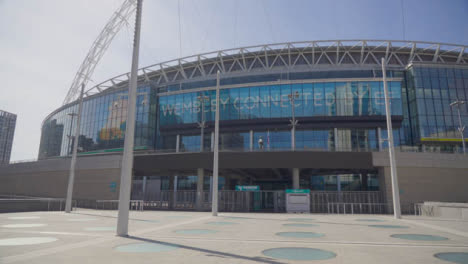 Tracking-Shot-of-Wembley-Stadium-09