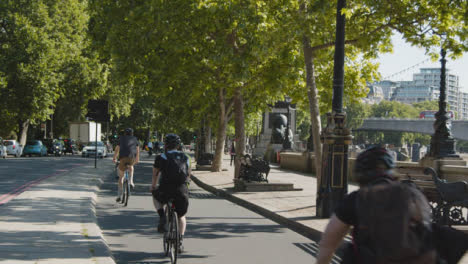 Pedestrians-With-Cyclists-And-Road-Traffic-Commuting-To-Work-On-The-Embankment-1