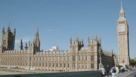 Torre-De-La-Torre-Del-Reloj-Big-Ben-Y-Las-Casas-Del-Parlamento-Desde-El-Puente-De-Westminster,-Londres,-Reino-Unido