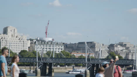 London-Skyline-Shell-Mex-Gebäude-Hungerford-Charing-Cross-Bridge-River-Themse-Uk