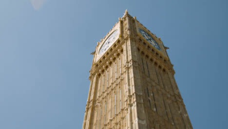 Torre-Y-Reloj-Del-Big-Ben-Contra-El-Cielo-Azul-Claro-Londres-Reino-Unido-1