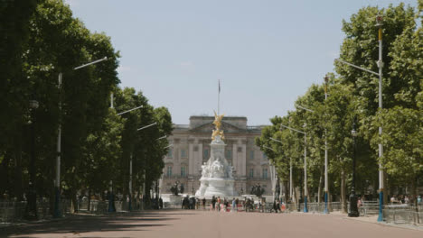 View-Down-The-Mall-Looking-At-Buckingham-Palace-And-Victoria-Memorial-London-UK