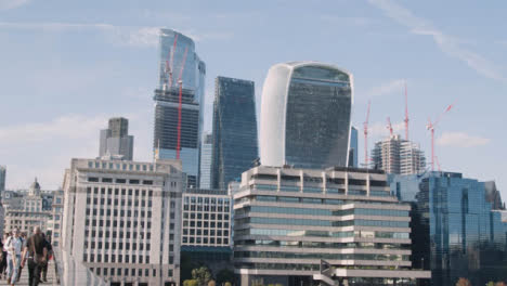 London-Business-Skyline-Moderne-Büros-Die-Käsereibe-Das-Walkie-Talkie-Uk