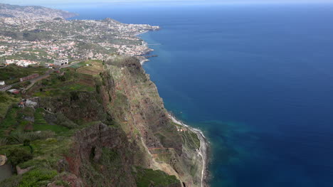 Madeira-Blick-Von-Einer-Sehr-Hohen-Klippe