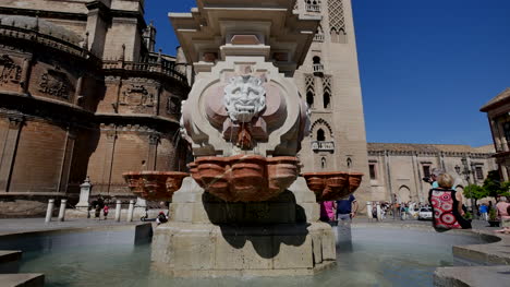 Sevilla-Gesicht-Mundbrunnen