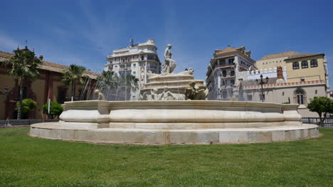Sevilla-Brunnen-Im-Kreis