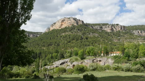 Spanien-Serrania-De-Cuenca-Baumhöhlen-Und-Berg