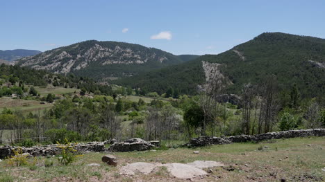 Spanien-Sierra-De-Gudar-Hügel-Und-Steinmauer