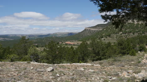 Spanien-Sierra-De-Gudar-Aussicht-Mit-Steinigem-Vordergrund