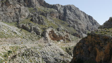 Grecia-Creta-Kourtaliotiko-Gorge-Coche-En-Rim-Road