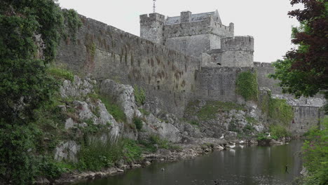 Irland-Cahir-Fluss-Mit-Burgturm