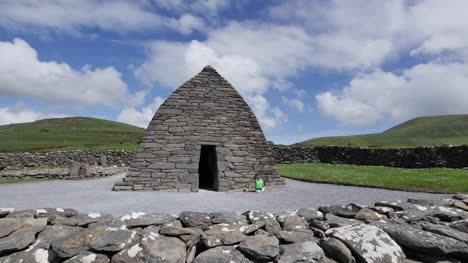 Ireland-Dingle-Gallarus-Oratory-Front-View