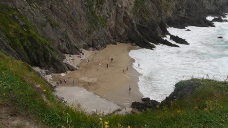 Ireland-Dingle-Peninsula-Beach-With-People