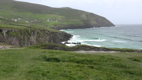 Irland-Dingle-Halbinsel-Wellen-Krachen-An-Küste