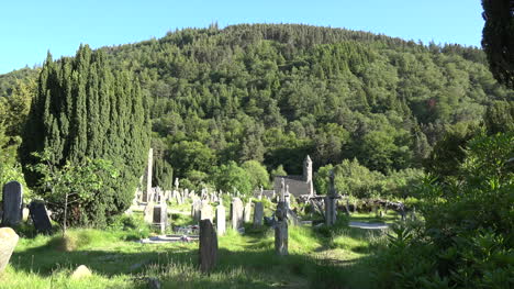 Irland-Glendalough-St-Kevins-Kirche-Und-Berg-Zoom-In