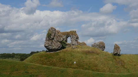 Ireland-Clonmacnoise-Castle-Ruin-In-Sun