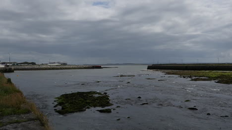 Ireland-Galway-City-Tide-Flowing-Out-To-Sea
