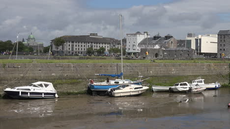 Ireland-Galway-City-Boats-Sit-In-Mud-At-Low-Tide-Pan