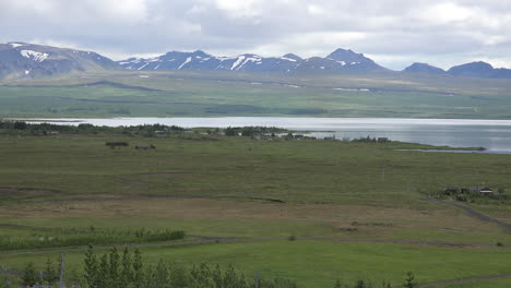 Iceland-Lake-Pingvallavatn-With-Mountains-Beyond