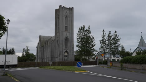 Islandia-Reykjavik-Iglesia-Y-Calle