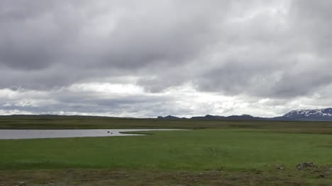 Islandia-Llanura-Bajo-Cielo-Nublado-Pan
