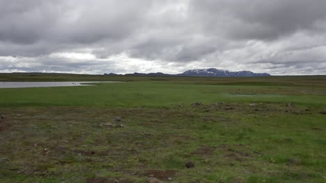 Islandia-Llanura-Bajo-Cielo-Nublado