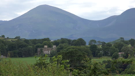 Northern-Ireland-Mountains-Of-Mourne-With-Manor-House-